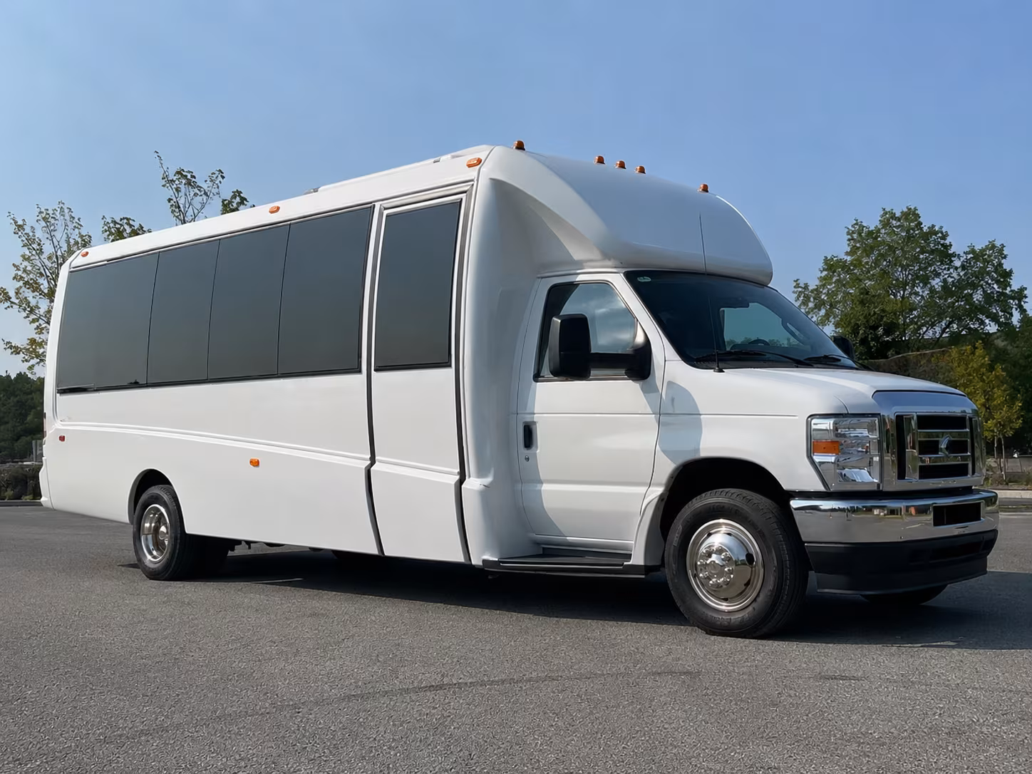 Kansas City Winery Tour & Pub Crawl Transportation party bus exterior