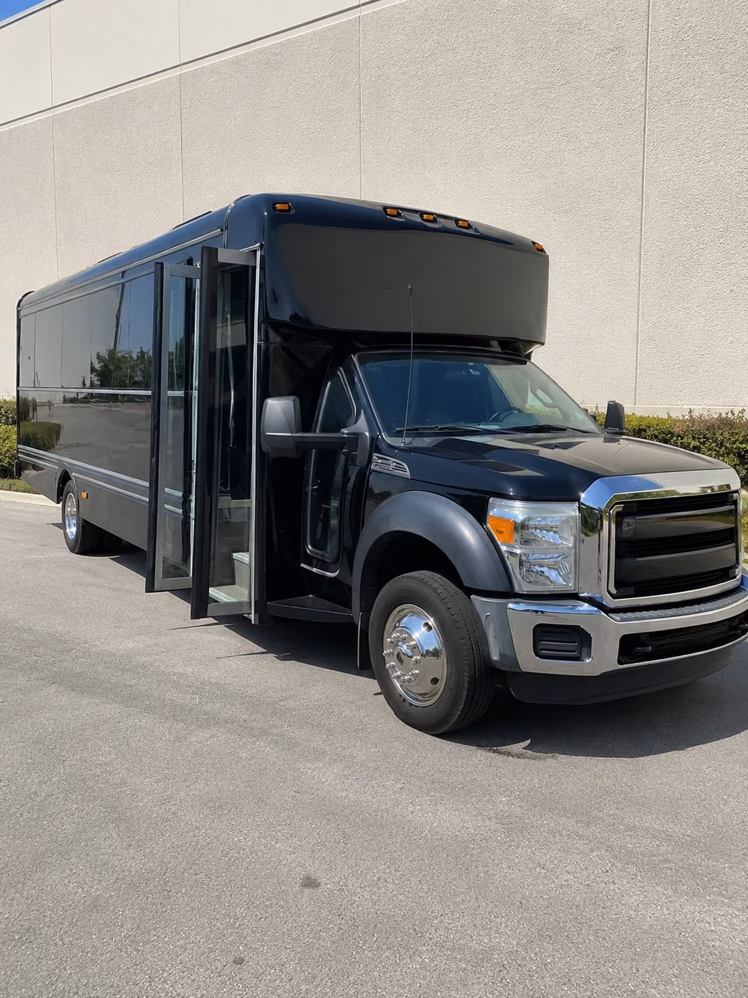 Kansas City Winery Tour & Pub Crawl Transportation group transportation