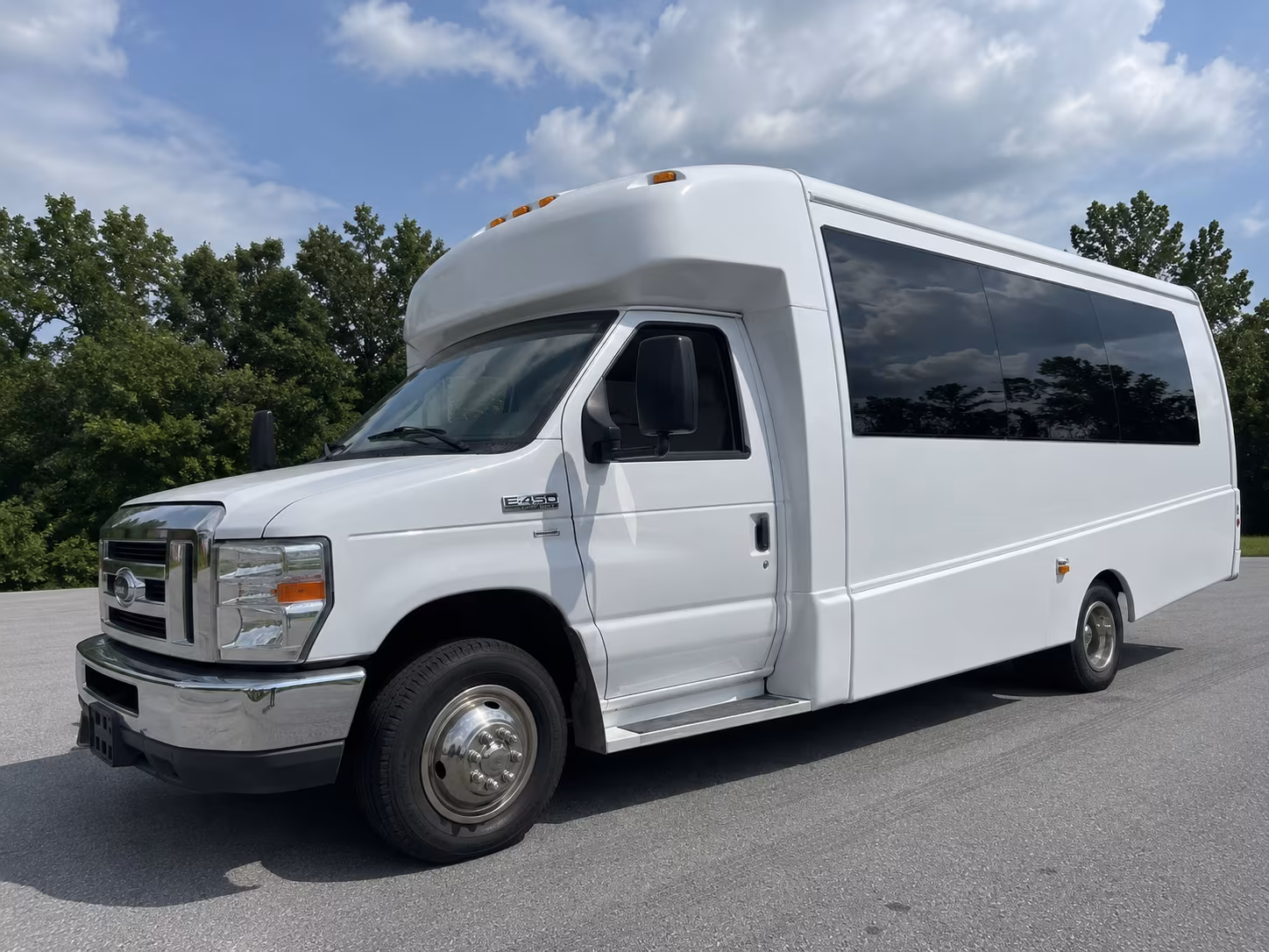 Shawnee Birthday, Sweet 16, & Quinceañera Party Bus Rentals
